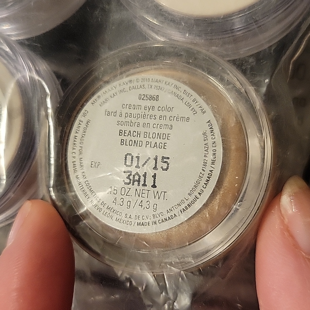 Mary Kay cream eye volor - Picture 3 of 3